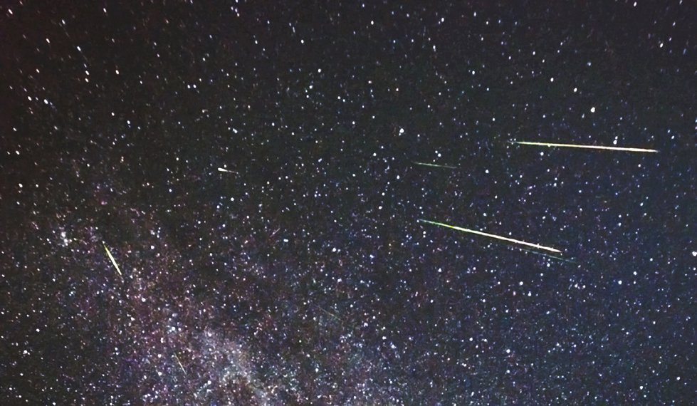 Perseid_shooting_star_re.jpg