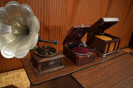 蓄音機_R.JPG